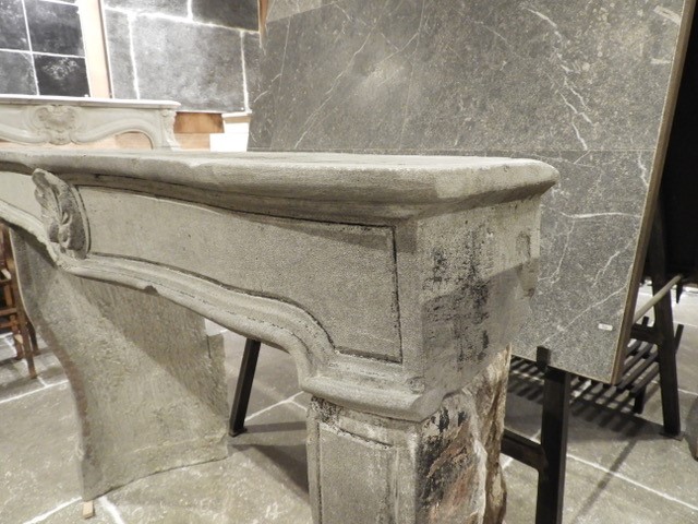 Small Fireplace In Grey Stone, 18th Century-photo-3