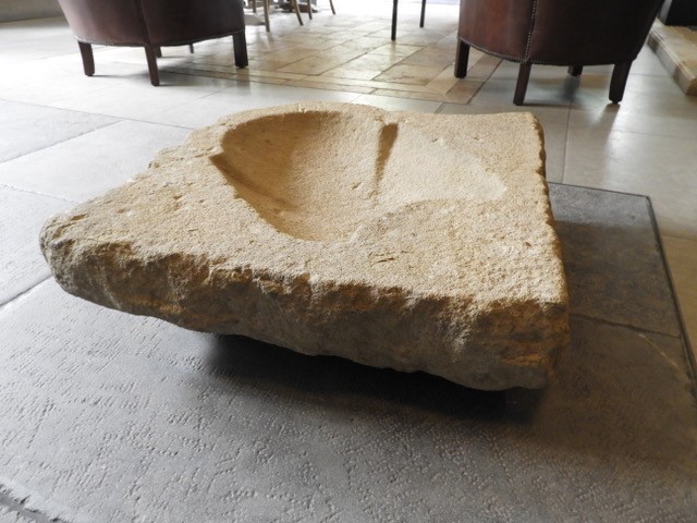 Italian Limestone Corner Sink, 18th Century-photo-1