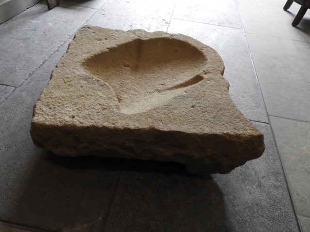 Italian Limestone Corner Sink, 18th Century-photo-2