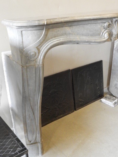 Louis XV Fireplace In Burgundy Stone, 19th Century-photo-3