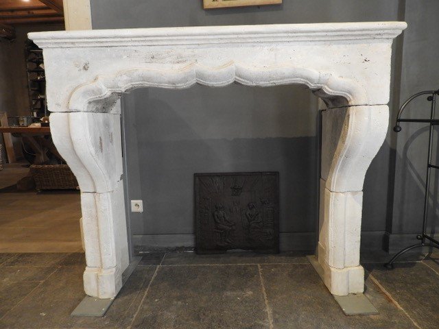 Louis XV Fireplace In French Limestone, 18th Century-photo-3