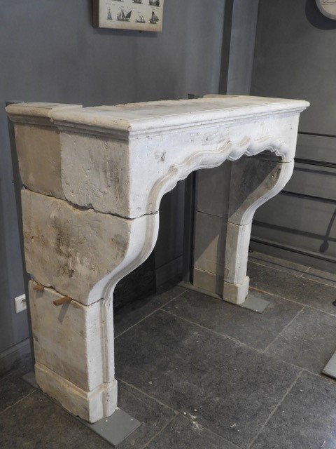 Louis XV Fireplace In French Limestone, 18th Century-photo-1