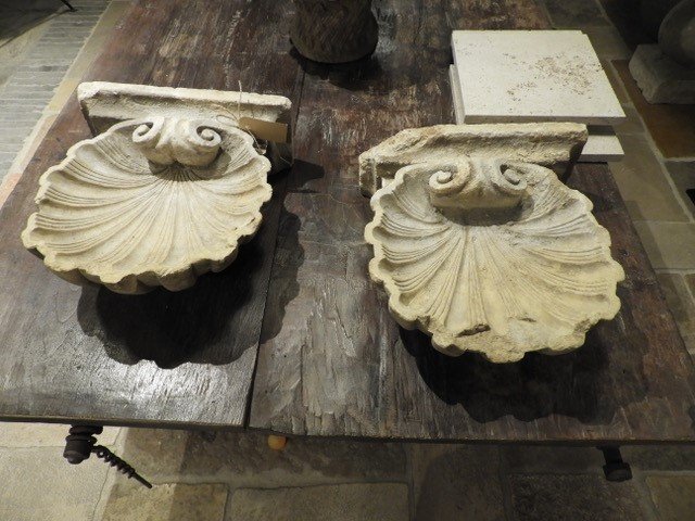 Pair Of Limestone Holy Water Fonts, 18th Century-photo-2