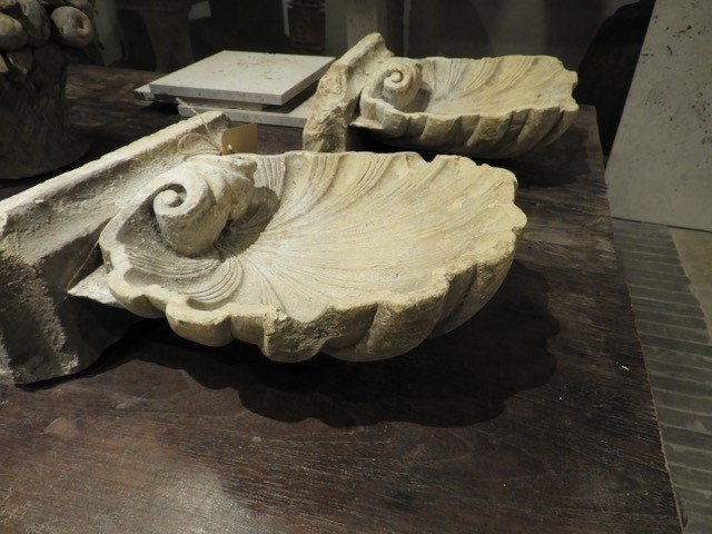 Pair Of Limestone Holy Water Fonts, 18th Century-photo-2