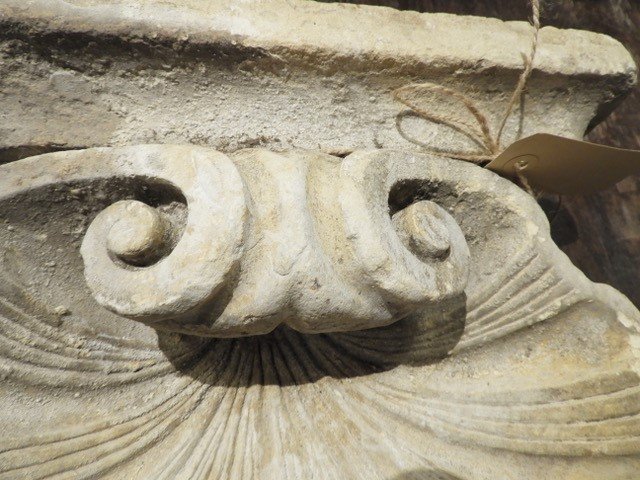 Pair Of Limestone Holy Water Fonts, 18th Century-photo-3