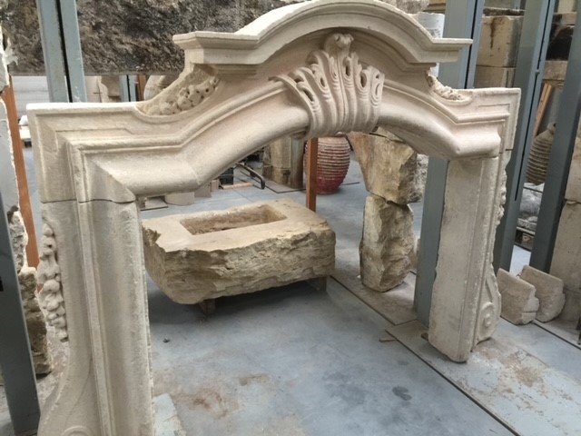 Italian Limestone Fireplace, 18th Century-photo-2