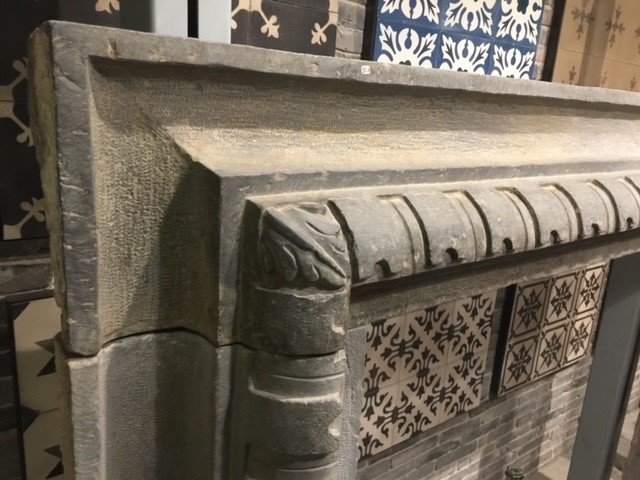 Italian Fireplace In Grey Limestone, 18th Century-photo-3