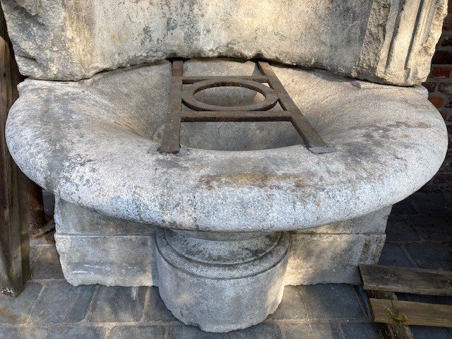Italian Limestone Niche With Fountain, Early 18th Century-photo-3