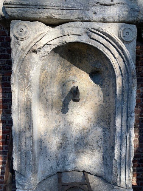 Italian Limestone Niche With Fountain, Early 18th Century-photo-4