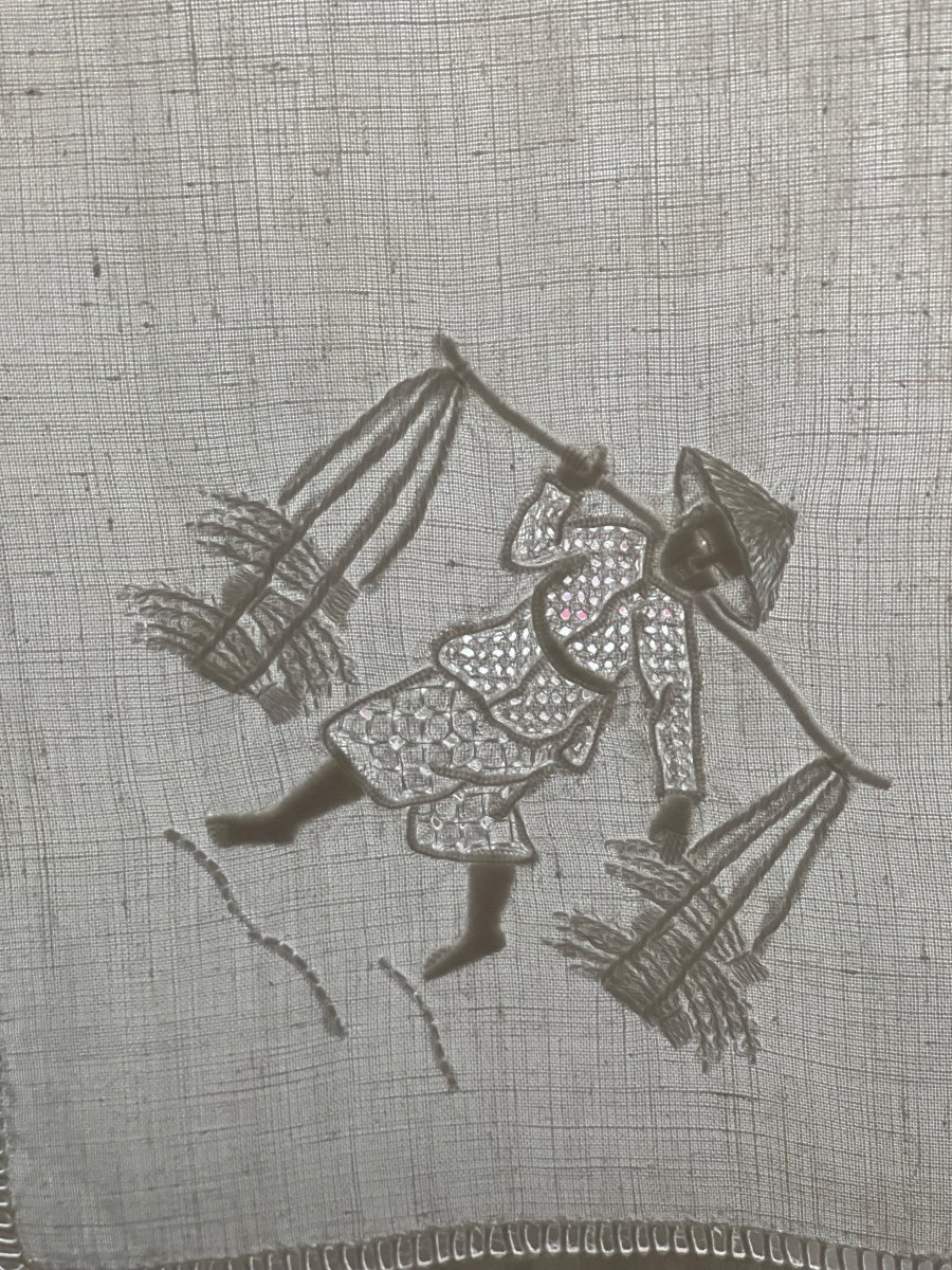 Service Ancien Nappe 12 Serviettes Indochine Broderie Main Dragons Personnages Symboles Asie-photo-2
