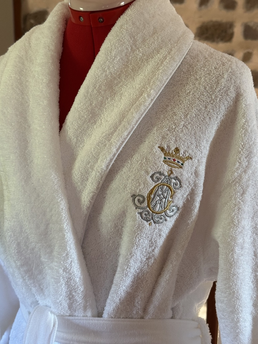 Luxurious Bathrobes Embroidery Monogram Antique Coat Of Arms Blazon 