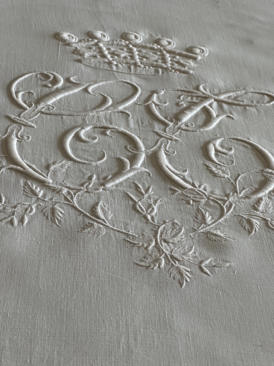 Castle Sheet In Very Light Thread With Crowned Monogram – 19th Century 249x350
