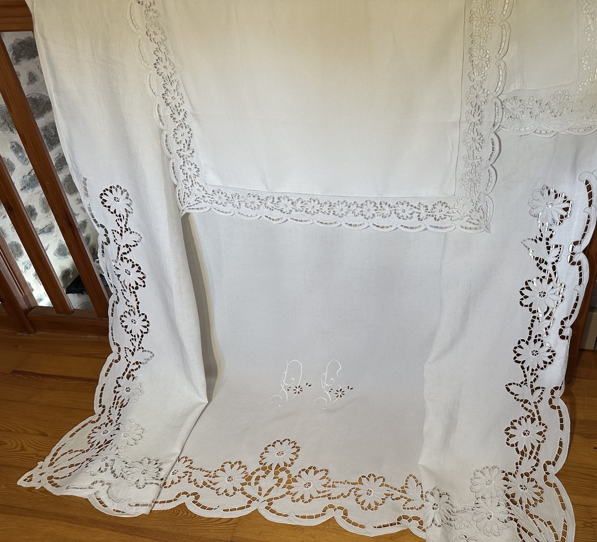 Antique Linen And Thread Set With Floral Richelieu Embroidery And Dg Belle époque Monograms 228x316-photo-2