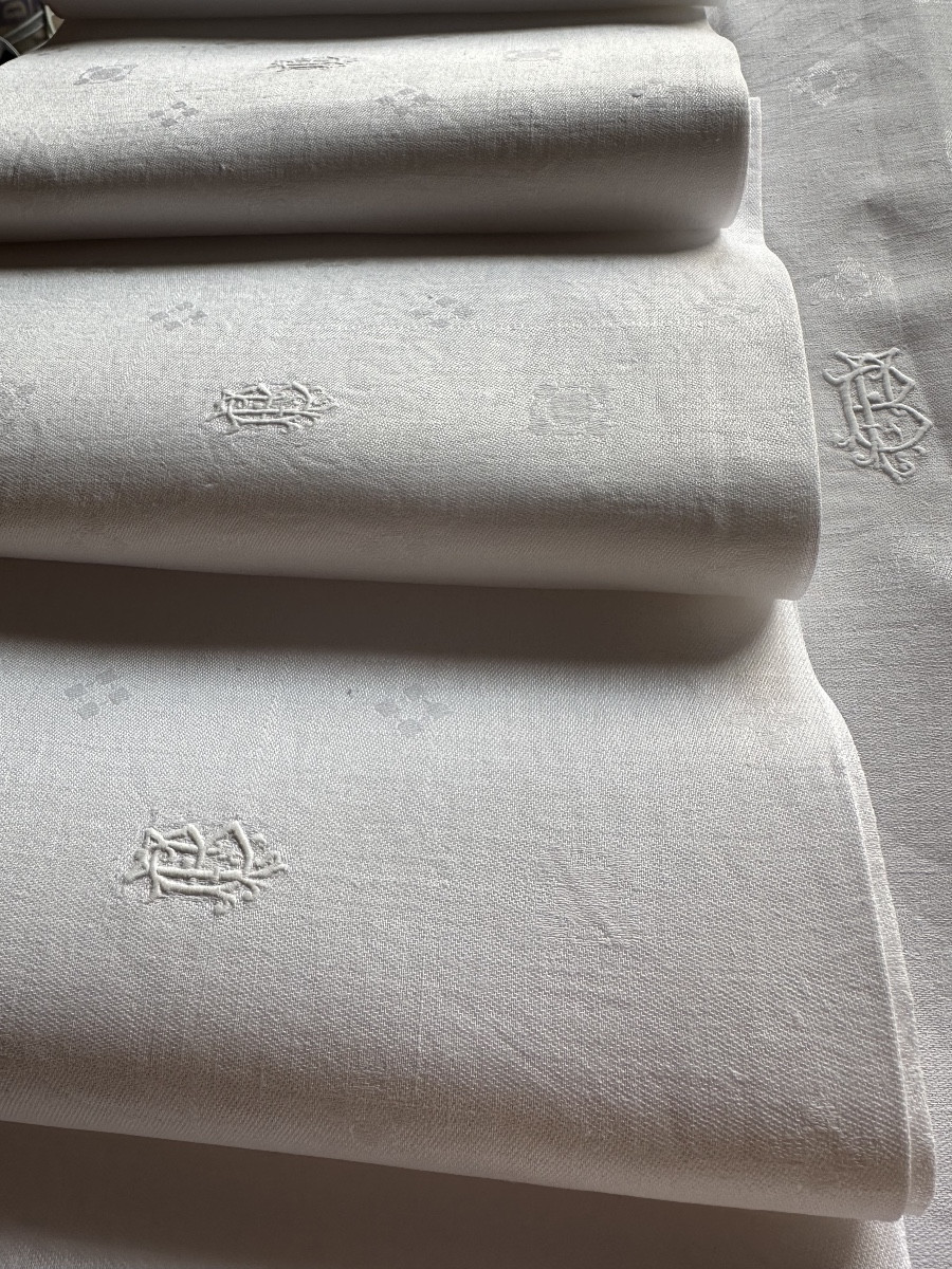 Service de réception ancien en damassé de lin, monogramme raffiné  PB, XIXe siècle