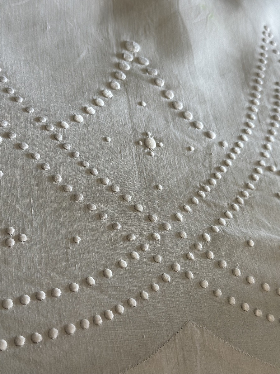 Drap XIXᵉ en fil de lin découverte 100 cm brodée main Monogramme fleurs de lys plumetis 240x340-photo-2
