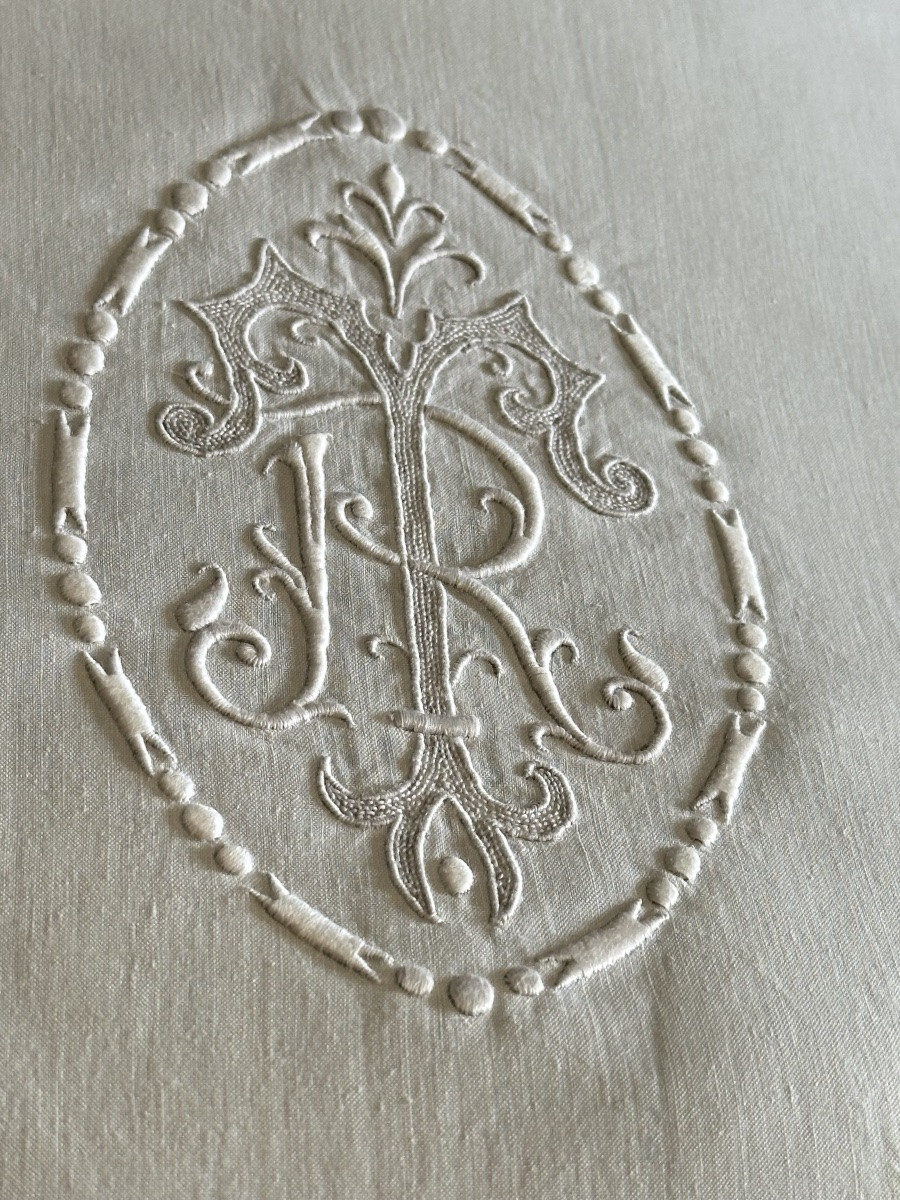 Drap XIXᵉ en fil de lin découverte 100 cm brodée main Monogramme fleurs de lys plumetis 240x340-photo-3