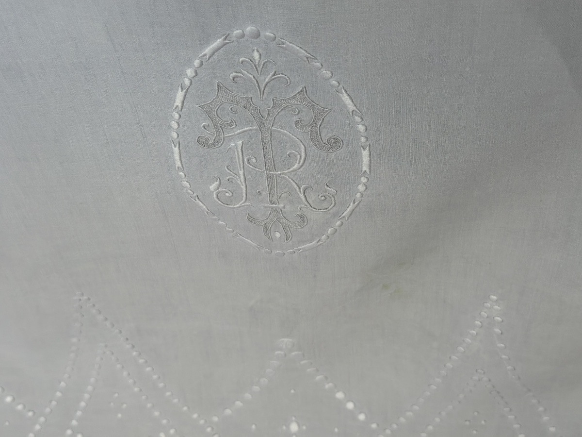 Drap XIXᵉ en fil de lin découverte 100 cm brodée main Monogramme fleurs de lys plumetis 240x340-photo-4