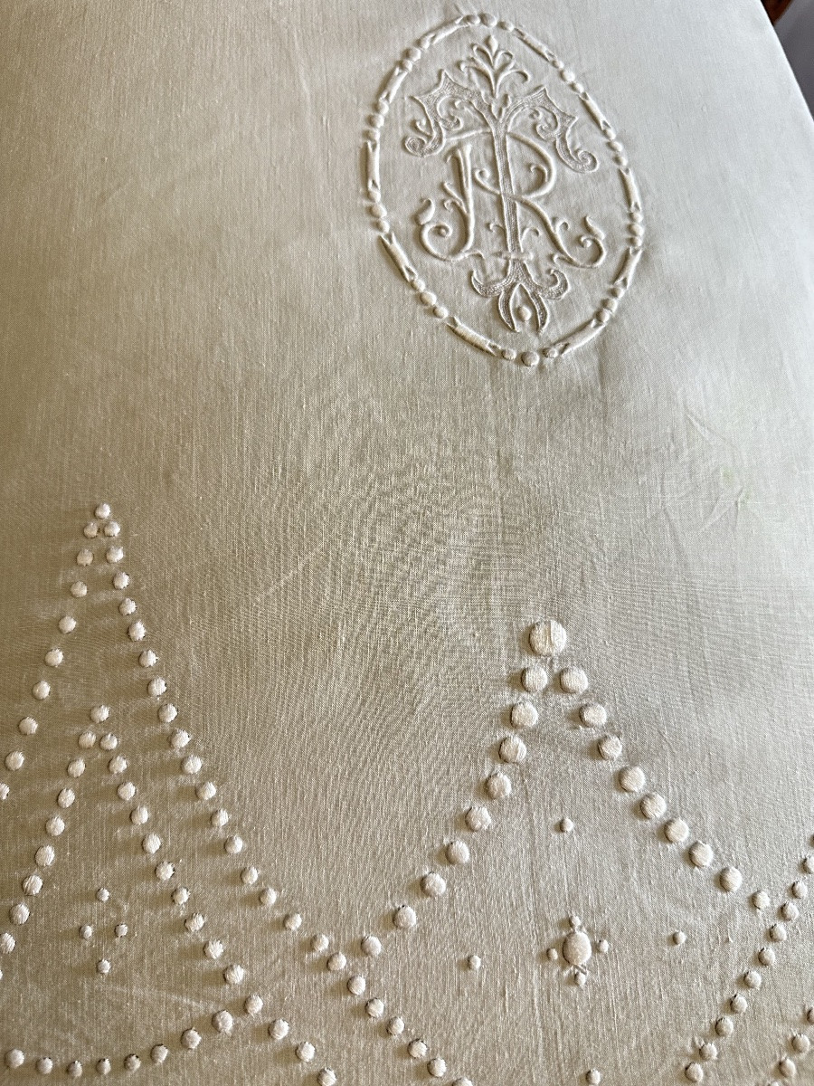 Drap XIXᵉ en fil de lin découverte 100 cm brodée main Monogramme fleurs de lys plumetis 240x340-photo-3