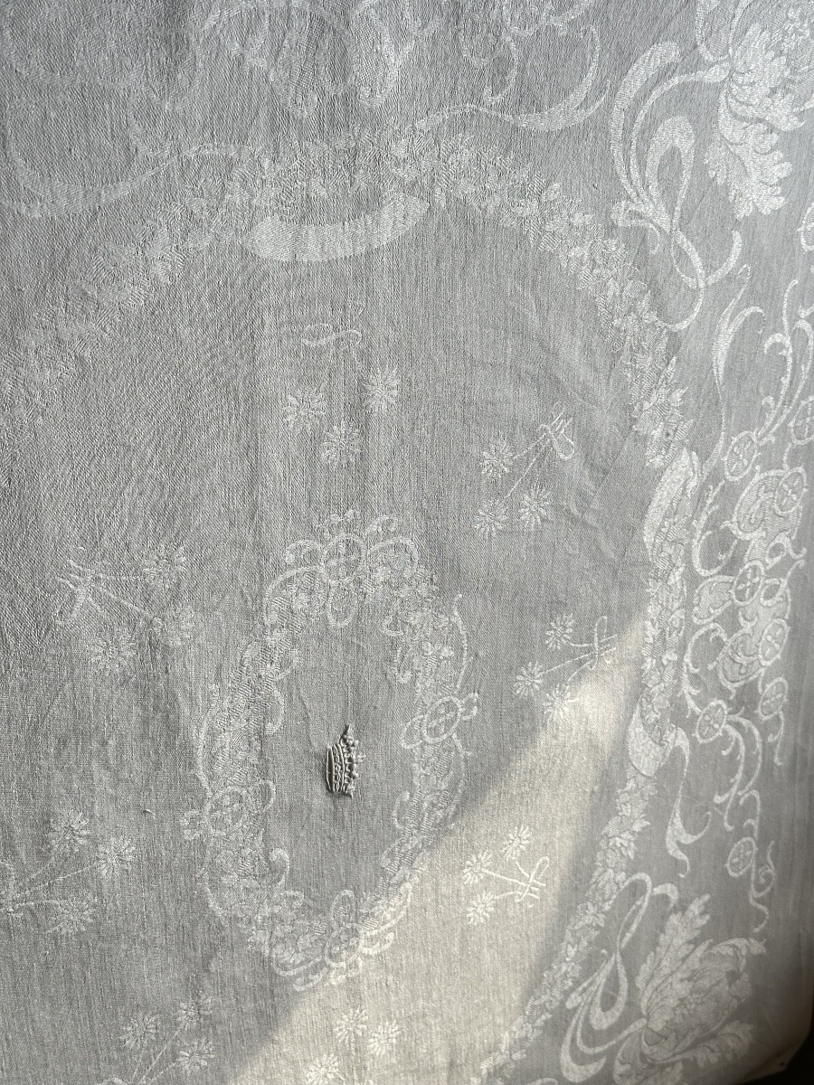 Service de table ancien damassé, brodé de couronnes de marquis – Métis de lin et coton, XIXᵉ -photo-4