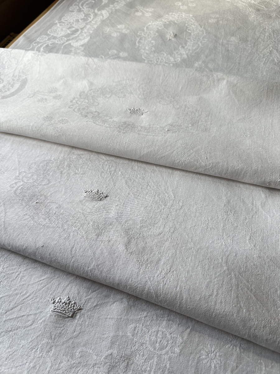 Service de table ancien damassé, brodé de couronnes de marquis – Métis de lin et coton, XIXᵉ -photo-8