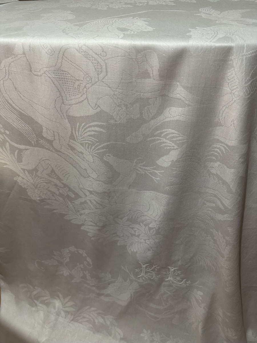 Antiquité nappe château ancienne fil lin et soie  Damassé chasse amazones XIXÈ broderie offerte-photo-6