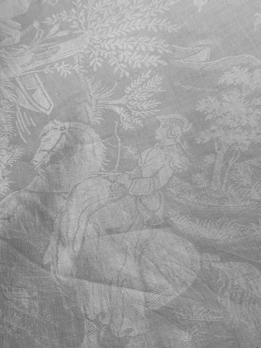 Antiquité nappe château ancienne fil lin et soie  Damassé chasse amazones XIXÈ broderie offerte