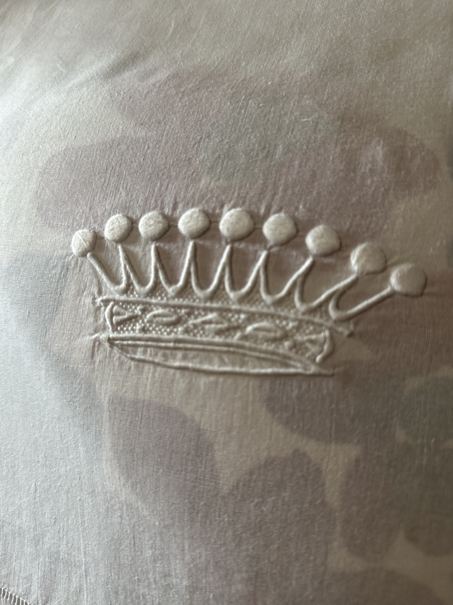 Large Antique Castle Drape – Very Fine Linen Thread, Hand-embroidered Crown And Plumetis Detail-photo-4