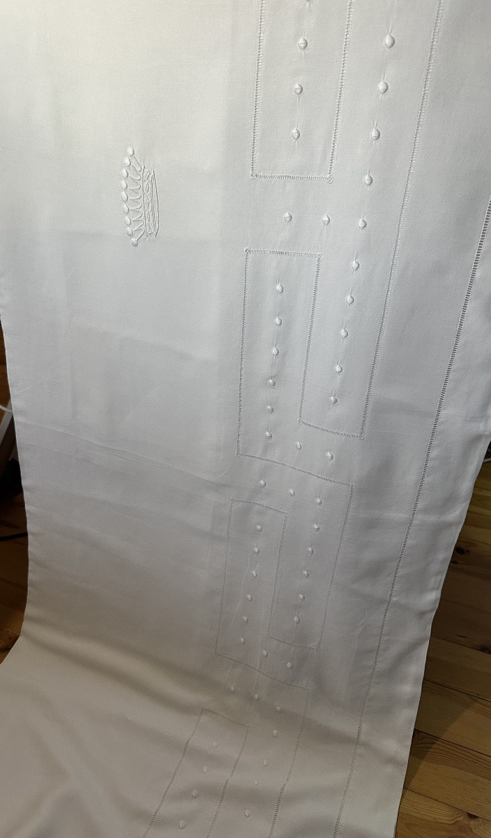 Large Antique Castle Drape – Very Fine Linen Thread, Hand-embroidered Crown And Plumetis Detail-photo-1