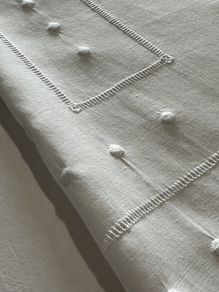 Large Antique Castle Drape – Very Fine Linen Thread, Hand-embroidered Crown And Plumetis Detail-photo-2