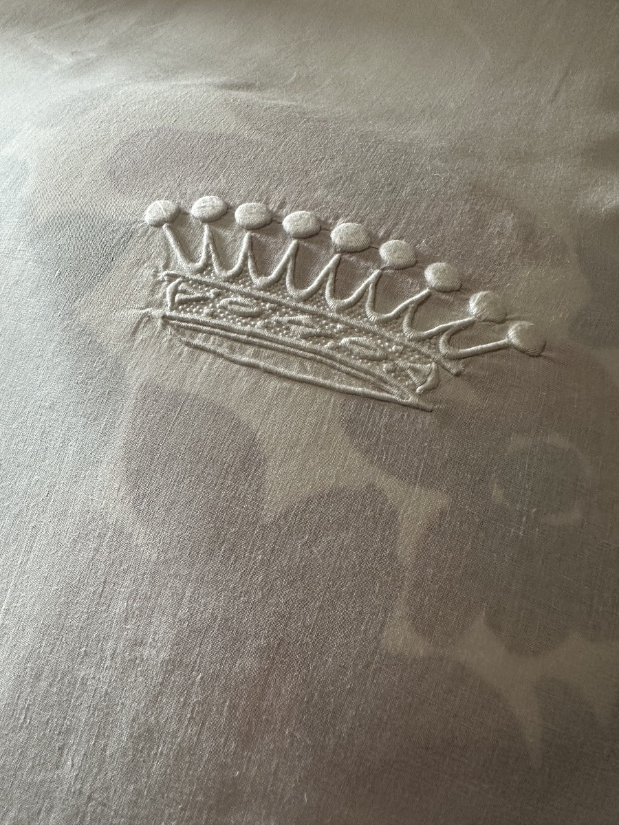 Large Antique Castle Drape – Very Fine Linen Thread, Hand-embroidered Crown And Plumetis Detail-photo-4