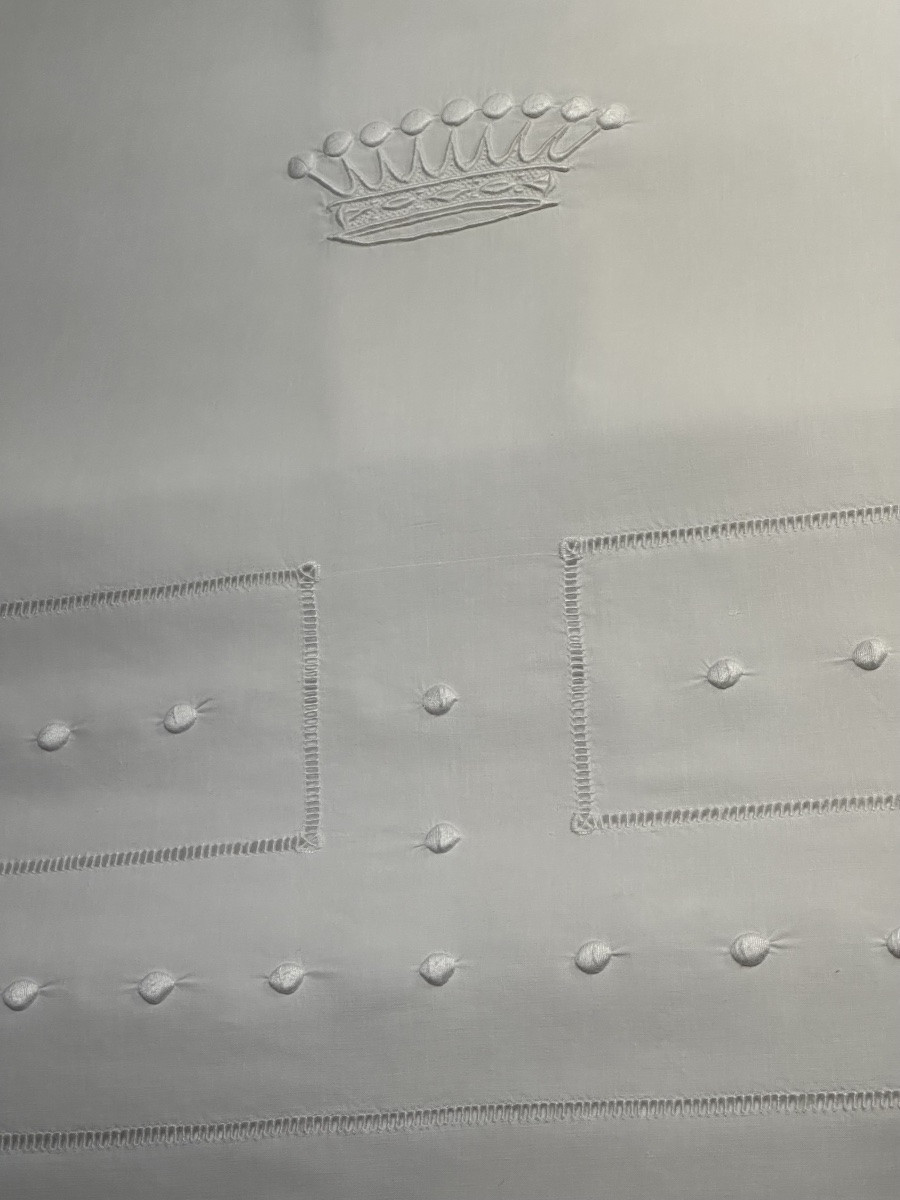 Large Antique Castle Drape – Very Fine Linen Thread, Hand-embroidered Crown And Plumetis Detail-photo-5
