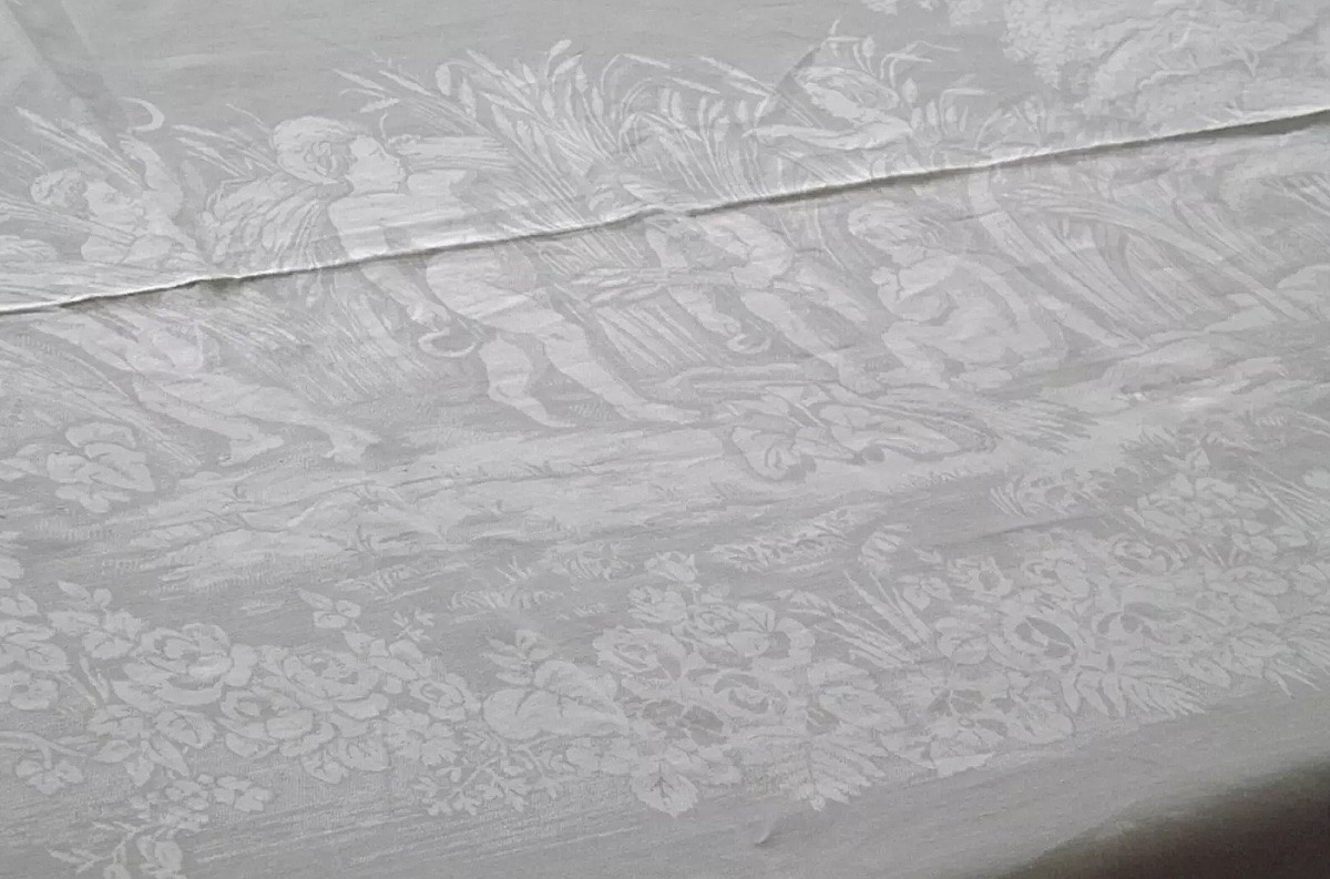 Reception Tablecloth 436 X 240 Cm In Pure Linen Damask With Cherub Medallions And A Crown-photo-2
