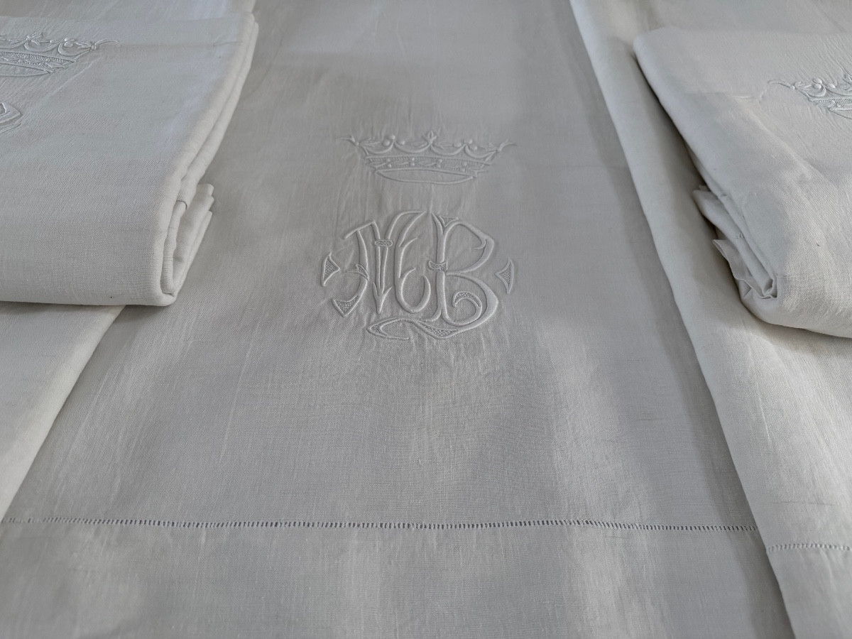 Drap ancien en métis brodé, monogramme M.B sous couronne de marquis, linge de château – fin XIX