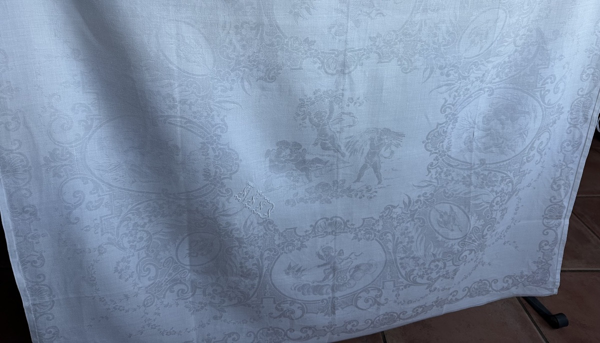nappe ancienne 540 x 245 cm et 14 serviettes en damassé de lin et soie, décor figuratif angelot-photo-3