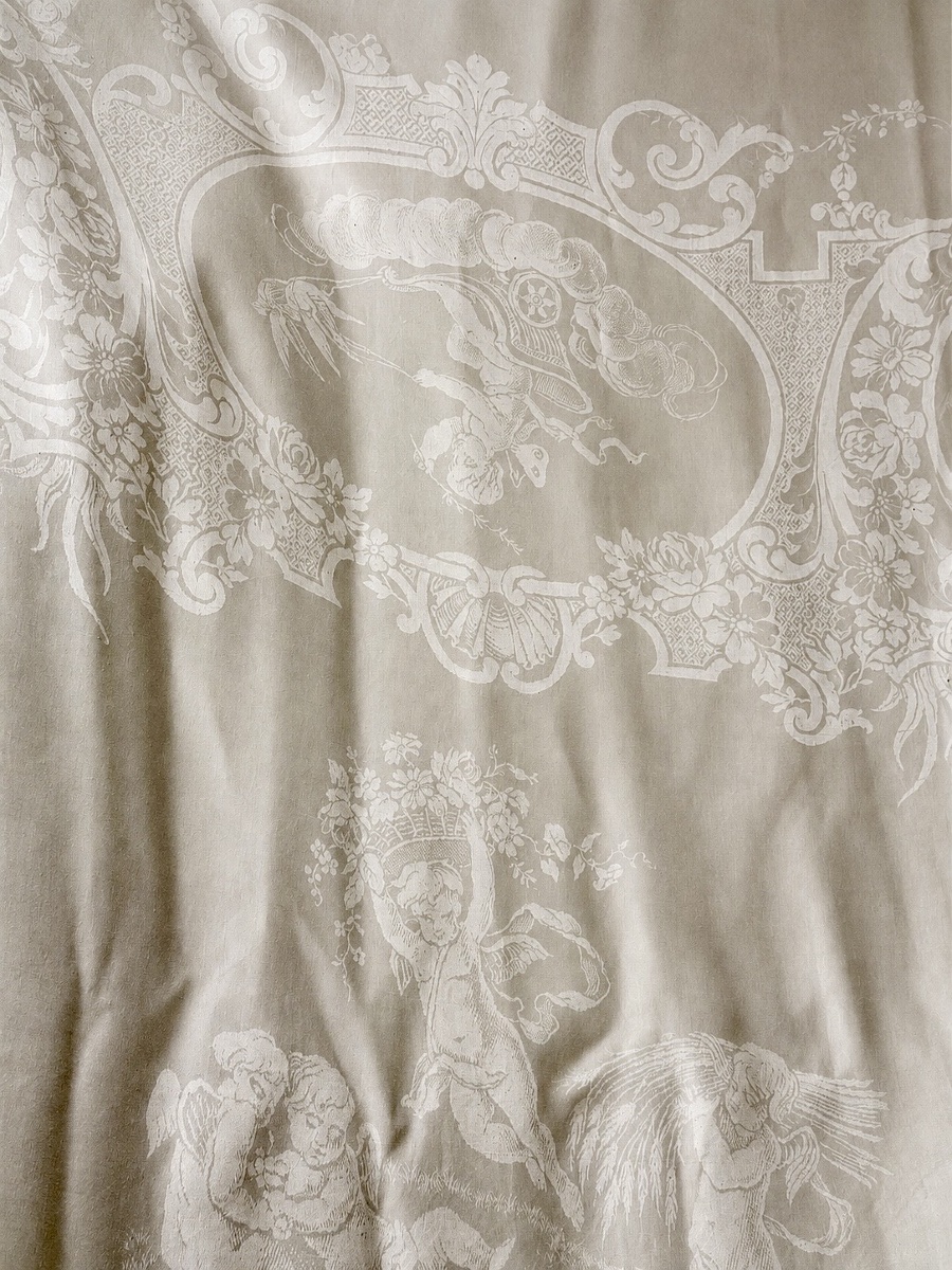 nappe ancienne 540 x 245 cm et 14 serviettes en damassé de lin et soie, décor figuratif angelot-photo-3