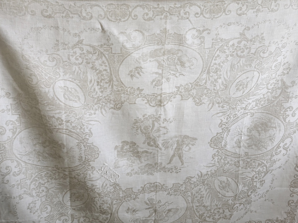 nappe ancienne 540 x 245 cm et 14 serviettes en damassé de lin et soie, décor figuratif angelot-photo-6