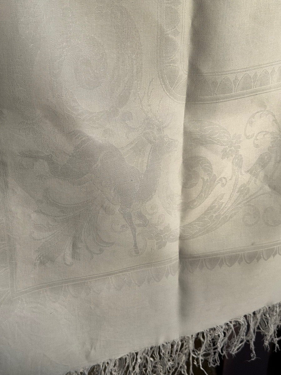 Antique Linen And Silk Damask Tablecloth With A Hunting Scene – Figurative Scene – 19th Century -photo-4