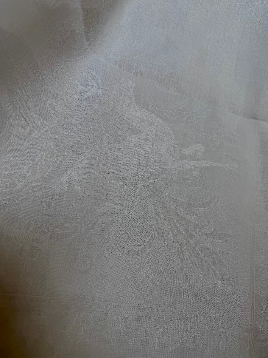 Antique Linen And Silk Damask Tablecloth With A Hunting Scene – Figurative Scene – 19th Century -photo-1