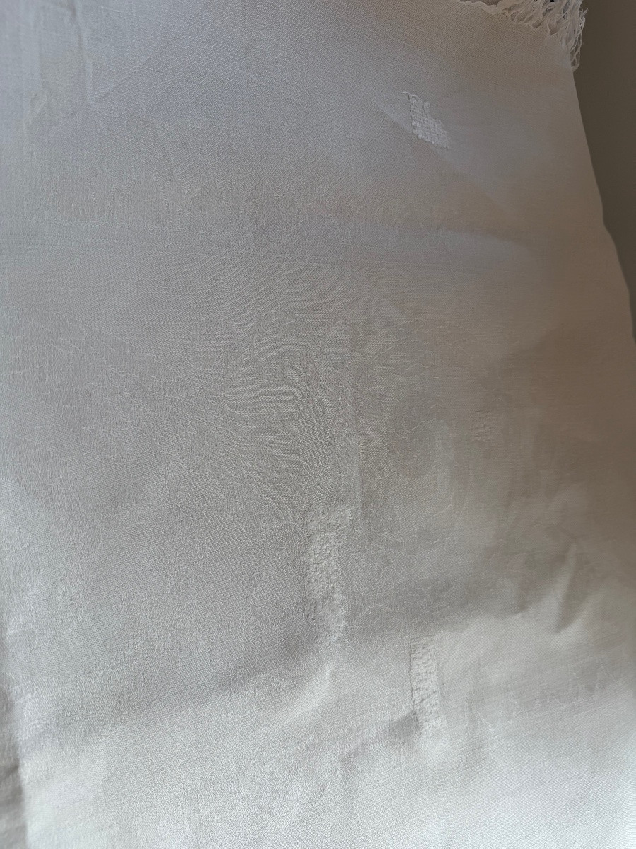 Antique Linen And Silk Damask Tablecloth With A Hunting Scene – Figurative Scene – 19th Century -photo-3