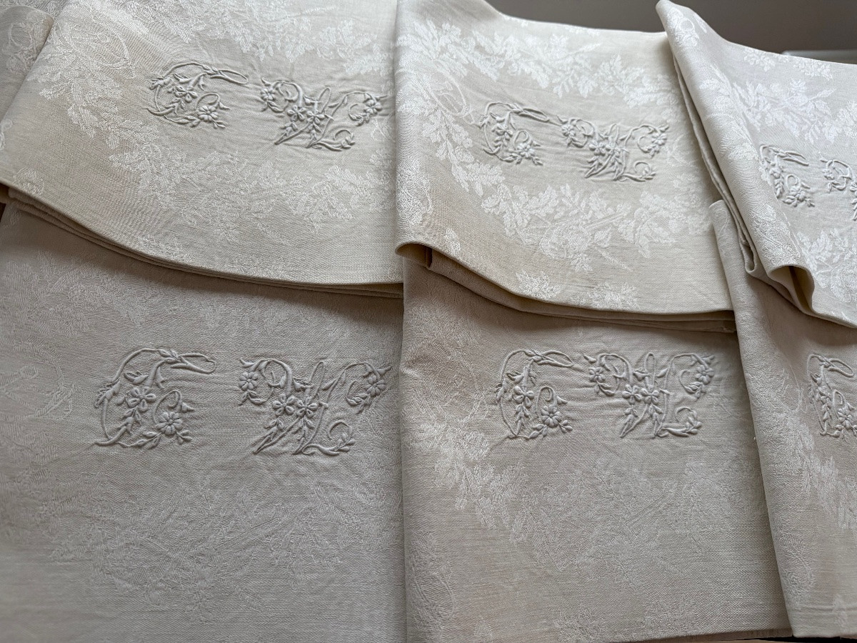 11 serviettes anciennes damassées décor chasse à courre, monogramme MD brodé main – 77 x 75 cm-photo-3
