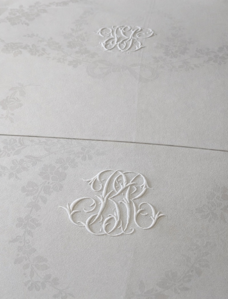 Grande nappe de réception 430 x 230 cm lin et soie, damassé double monogramme RP, Belle Époque