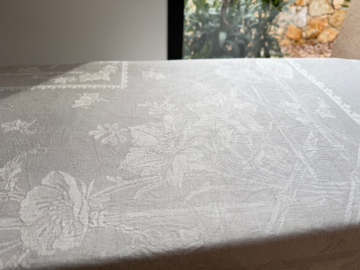 Très grande nappe ancienne damassée 520 x 180 cm, lin et coton, décor floral et rubans-photo-1