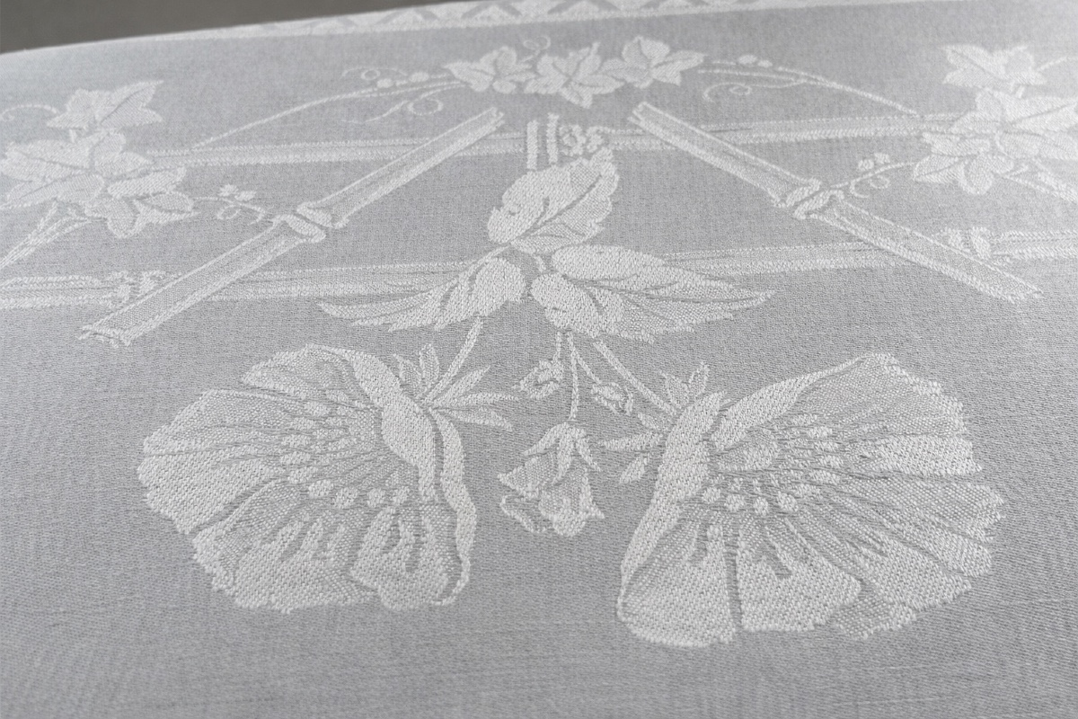 Très grande nappe ancienne damassée 520 x 180 cm, lin et coton, décor floral et rubans