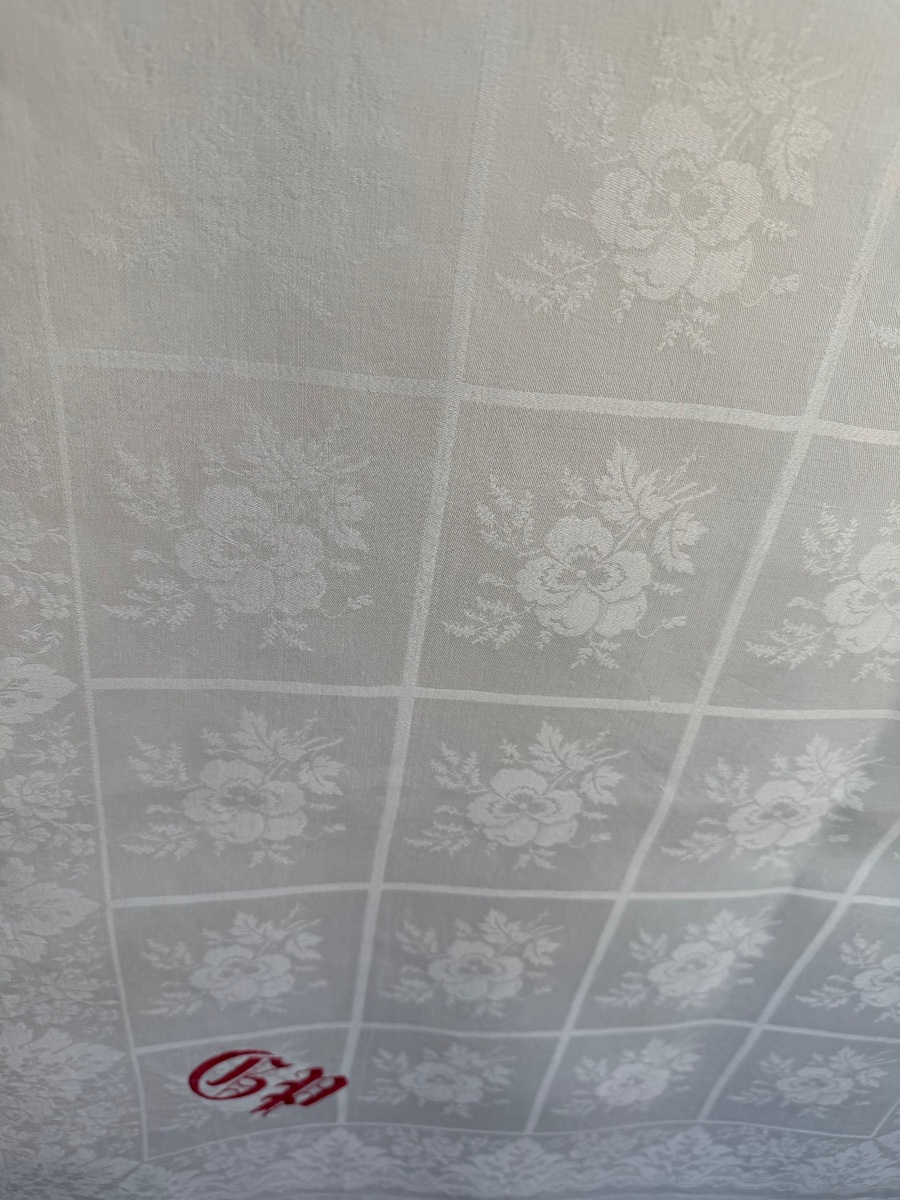 Belle époque White Damask Tableware Set (circa 1890–1910), Tablecloth 288x172, 11-piece Set 87x74-photo-1