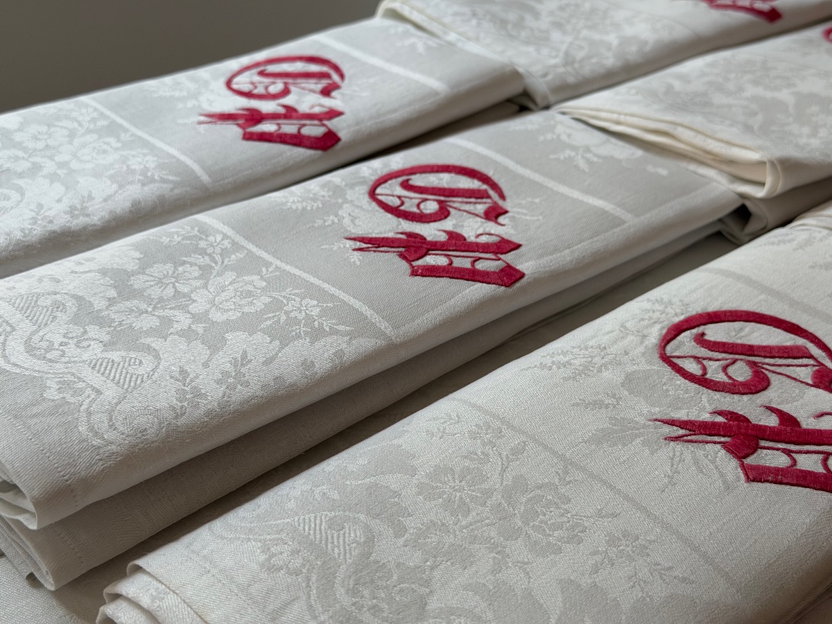 Belle époque White Damask Tableware Set (circa 1890–1910), Tablecloth 288x172, 11-piece Set 87x74