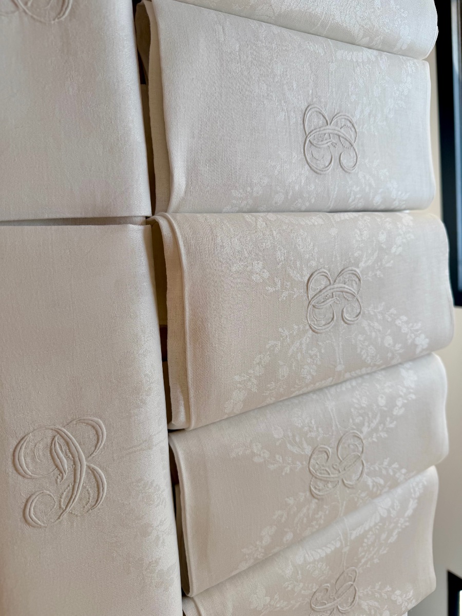 Antique Damask Linen-silk Table Linen Set – 2.90 X 2.05 M – 11 Large Napkins – Mo-photo-1