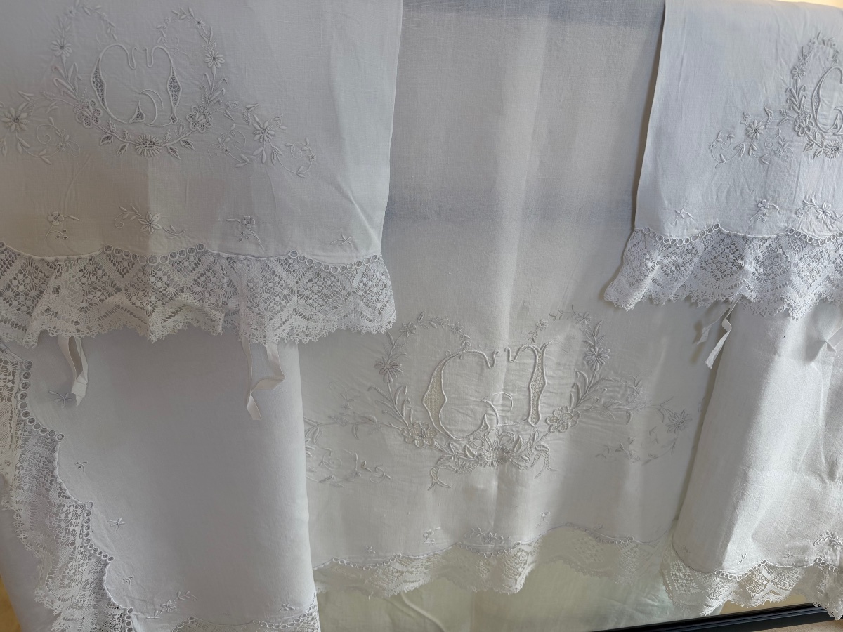 Parure trousseau ancienne en fil de lin Drap de mariage et ses 2 taies Monogramme CG Dentelle -photo-1
