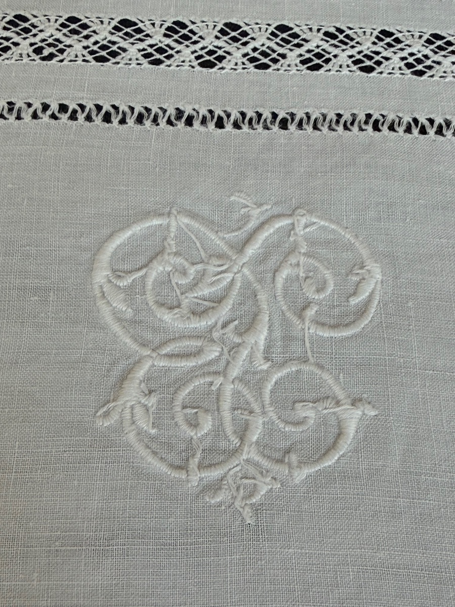 12 Vintage Linen-thread Napkins, Hand-embroidered Monogram, Needle-lace Design, 85x68-photo-2