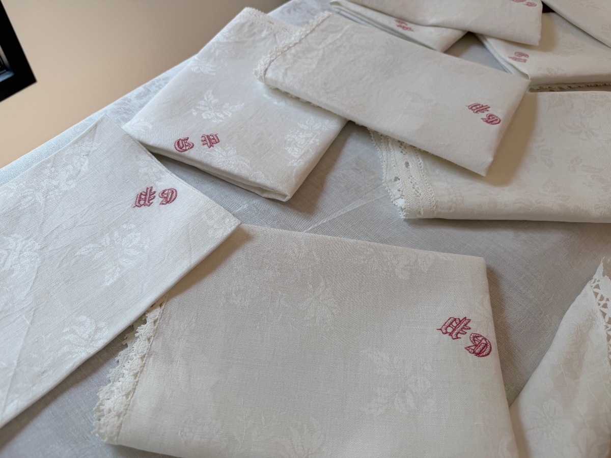Service de table ancien lin damassé, nappe ovale 11 serviettes,monogramme GP, fin Napoléon  III-photo-1