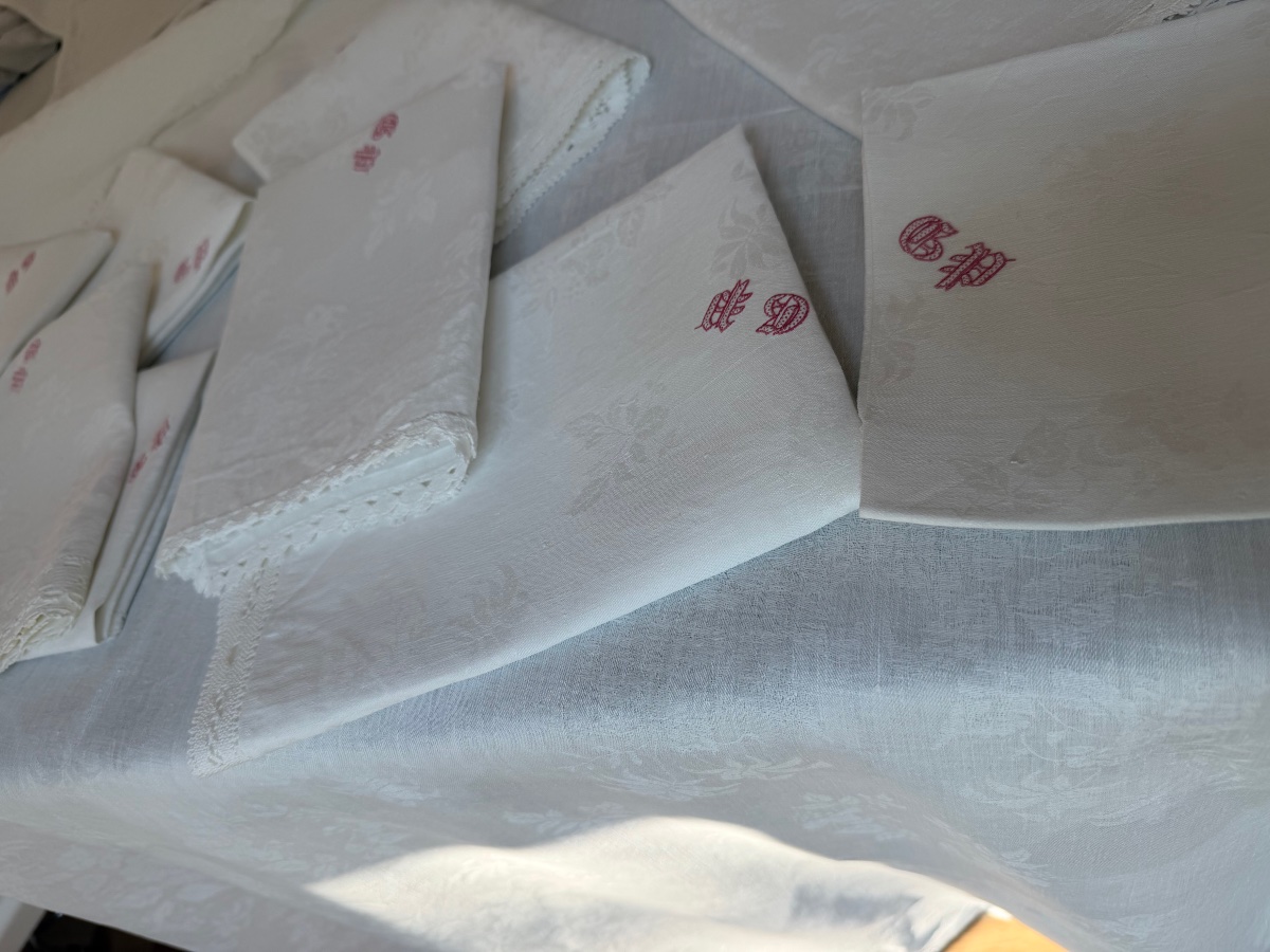 Service de table ancien lin damassé, nappe ovale 11 serviettes,monogramme GP, fin Napoléon  III